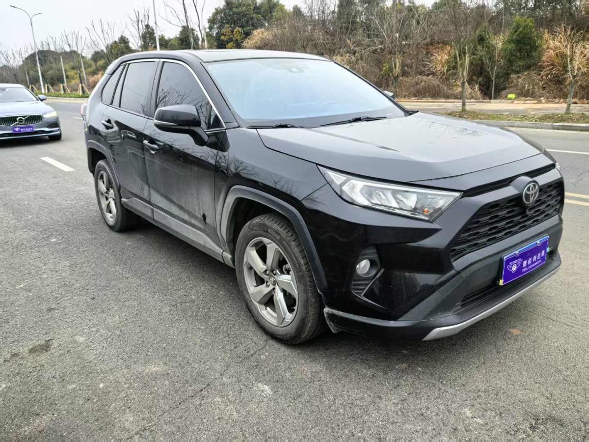 豐田 RAV4  2018款 榮放 2.0L CVT兩驅(qū)風(fēng)尚版圖片