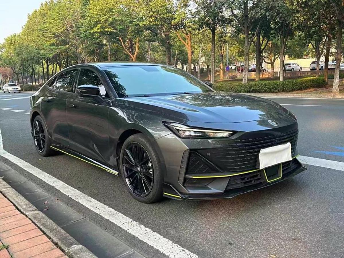 長(zhǎng)安 長(zhǎng)安UNI-V  2022款 1.5T 尊貴型圖片