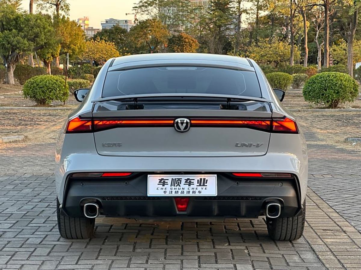 長(zhǎng)安 長(zhǎng)安UNI-V  2023款 1.5T 尊貴型圖片