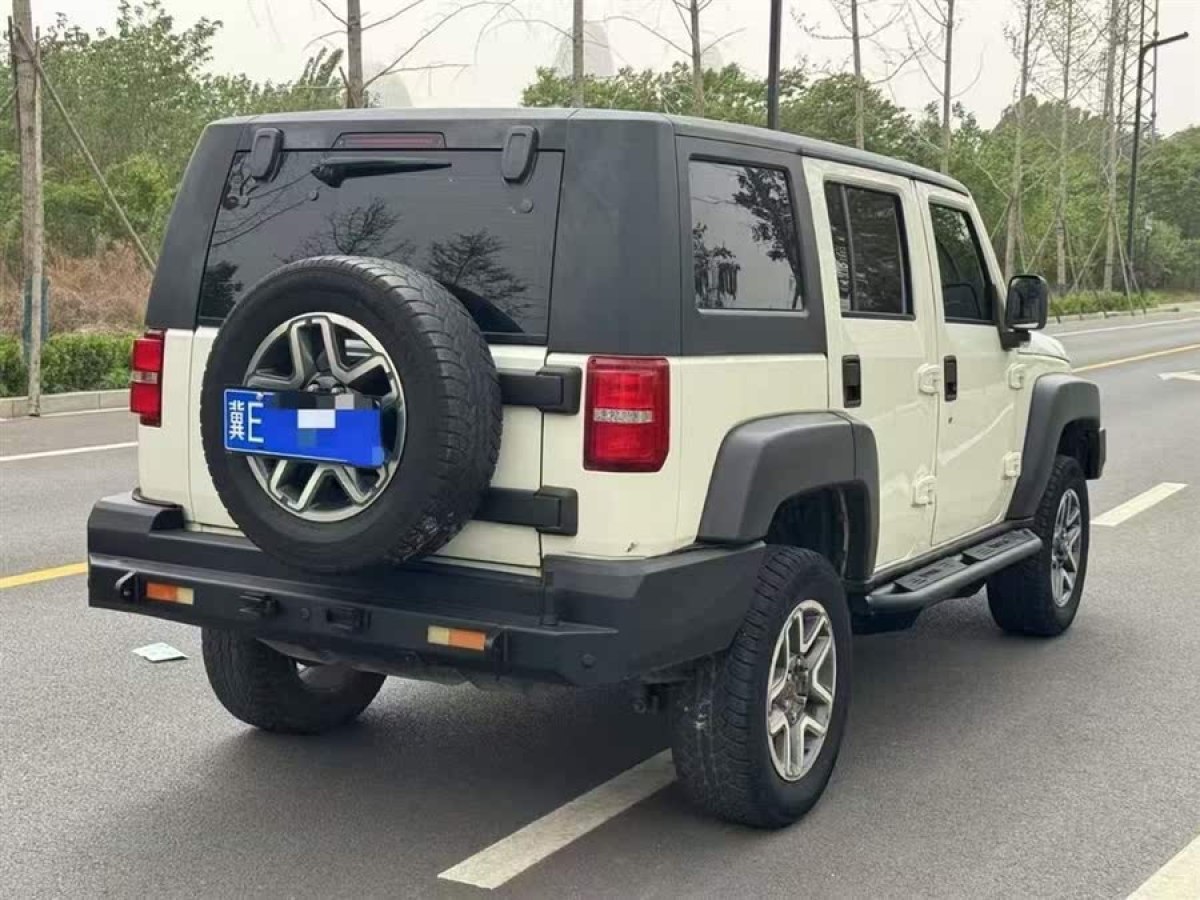 北京 BJ40  2019款 40L 2.3T 自動(dòng)四驅(qū)越野版圖片