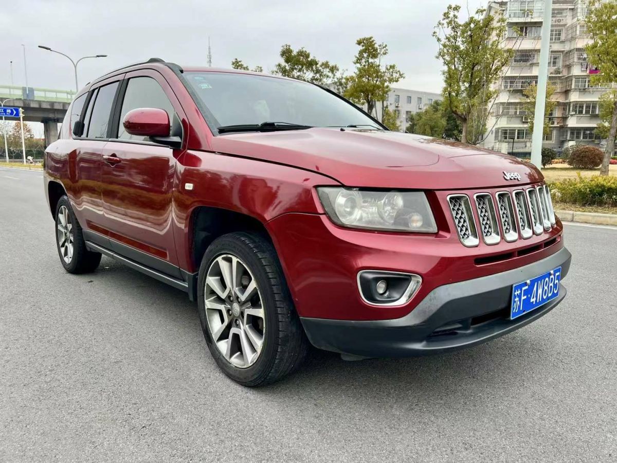 Jeep 指南者  2013款 2.0L 兩驅(qū)炫黑豪華版圖片