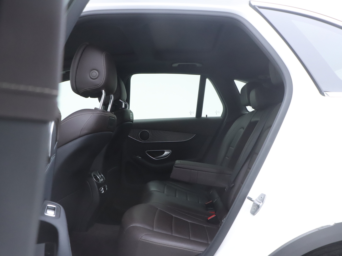 2017年3月奔驰 奔驰GLC  2017款 GLC 300 4MATIC 动感型