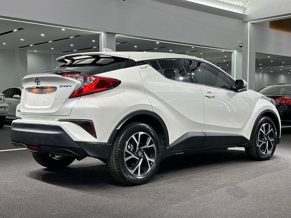 豐田 C-HR  2020款 2.0L 領(lǐng)先版圖片