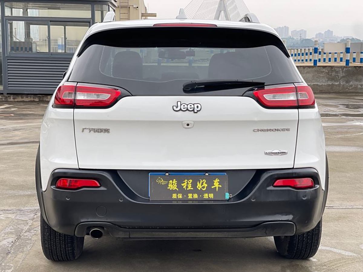 Jeep 自由光  2016款 2.0L 優(yōu)越版圖片