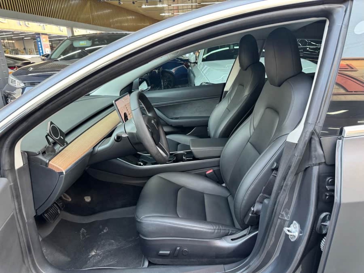 特斯拉 Model 3  2019款 標(biāo)準(zhǔn)續(xù)航后驅(qū)升級(jí)版圖片