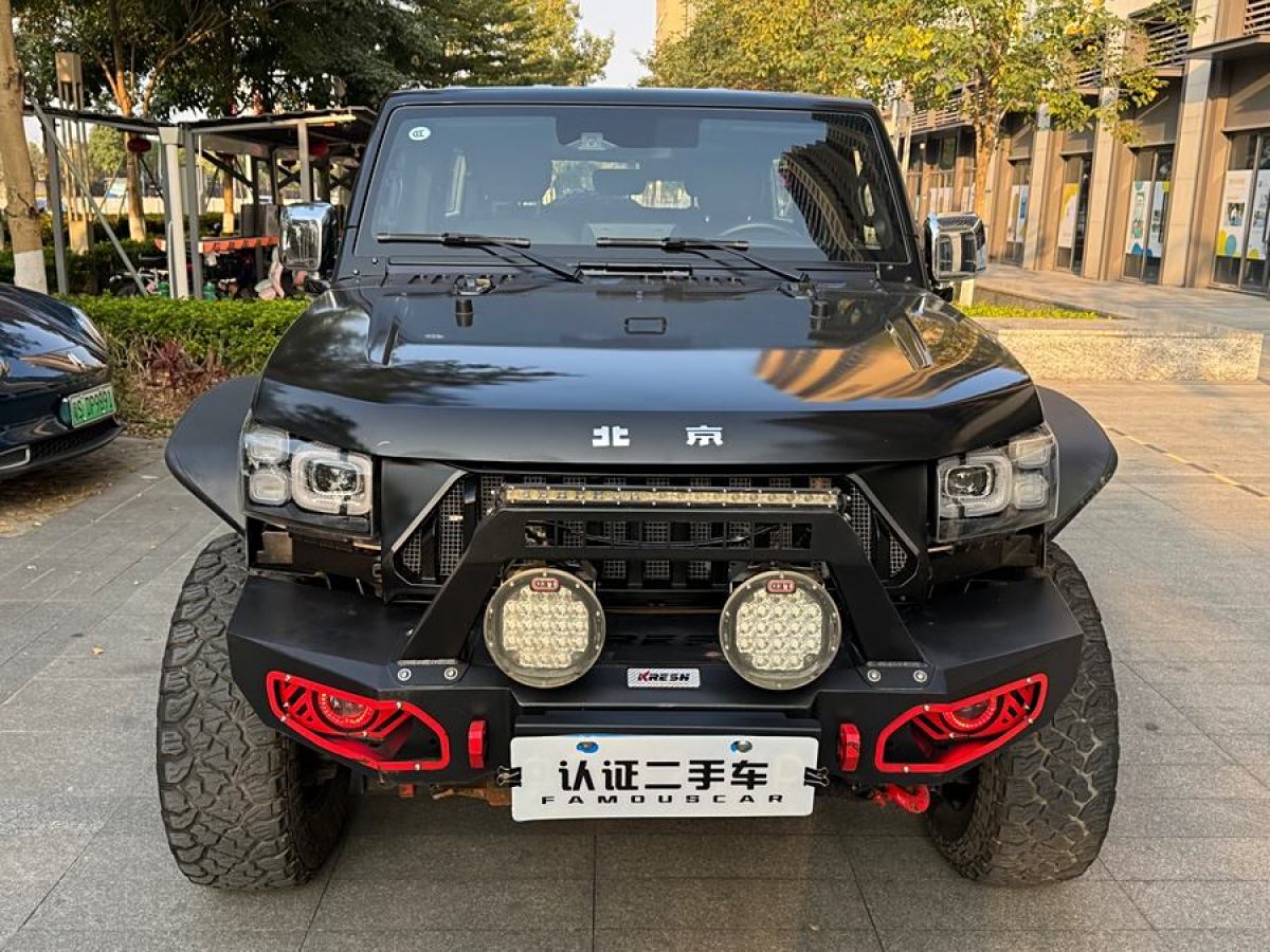 北京 BJ40  2021款 2.0D 自動(dòng)四驅(qū)刀鋒英雄版?zhèn)b客型圖片