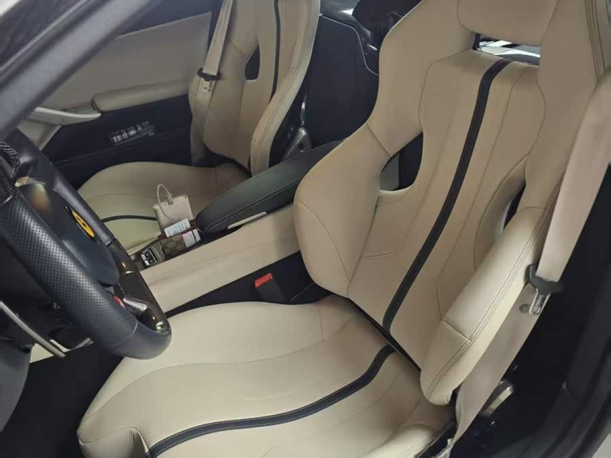 法拉利 F12berlinetta  2013款 6.3L 標(biāo)準(zhǔn)型圖片