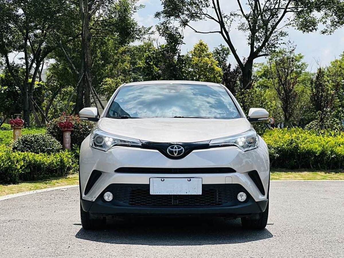 豐田 C-HR  2020款 2.0L 領(lǐng)先版圖片