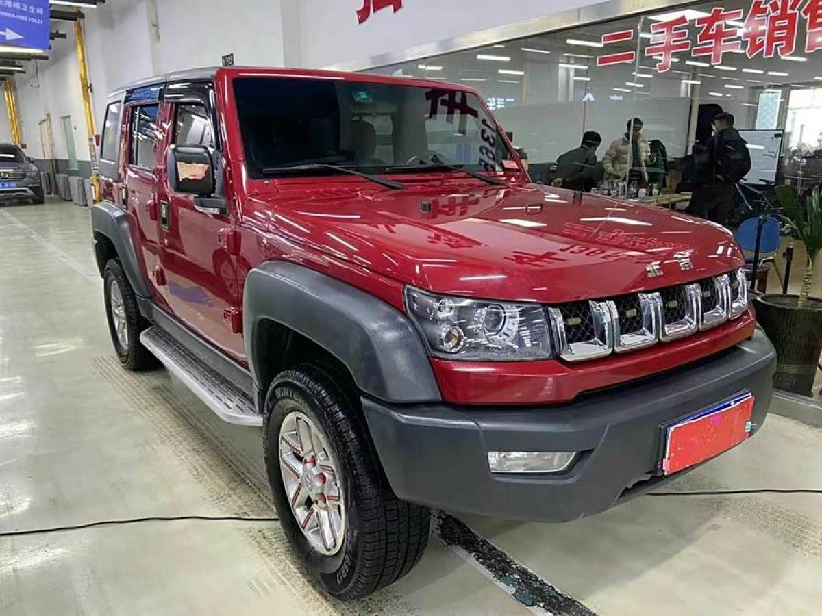 北京 BJ40  2016款 40L 2.0T 手動四驅(qū)尊貴版圖片