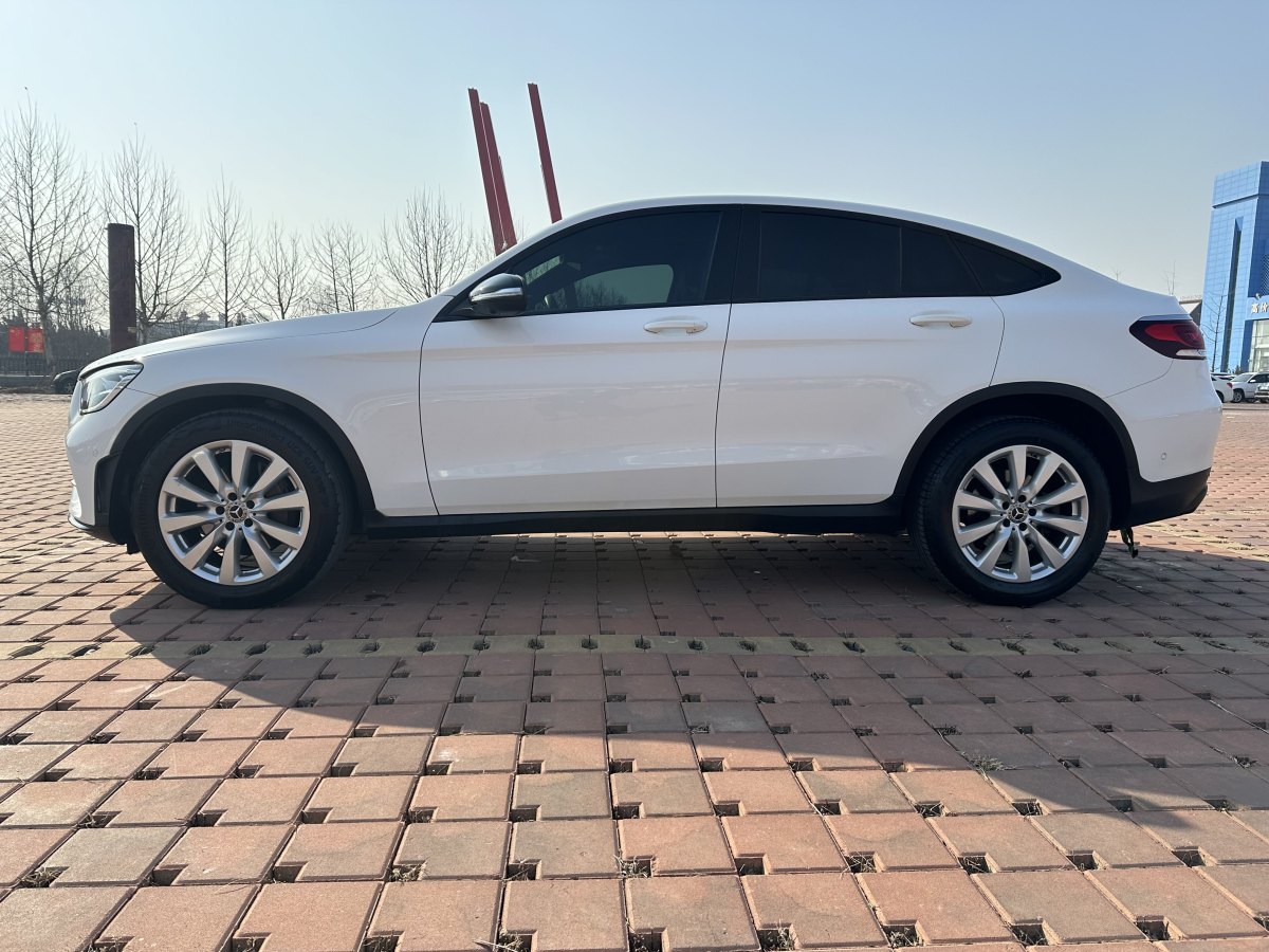 奔馳 奔馳GLC  2022款 改款 GLC 260 4MATIC 轎跑SUV圖片