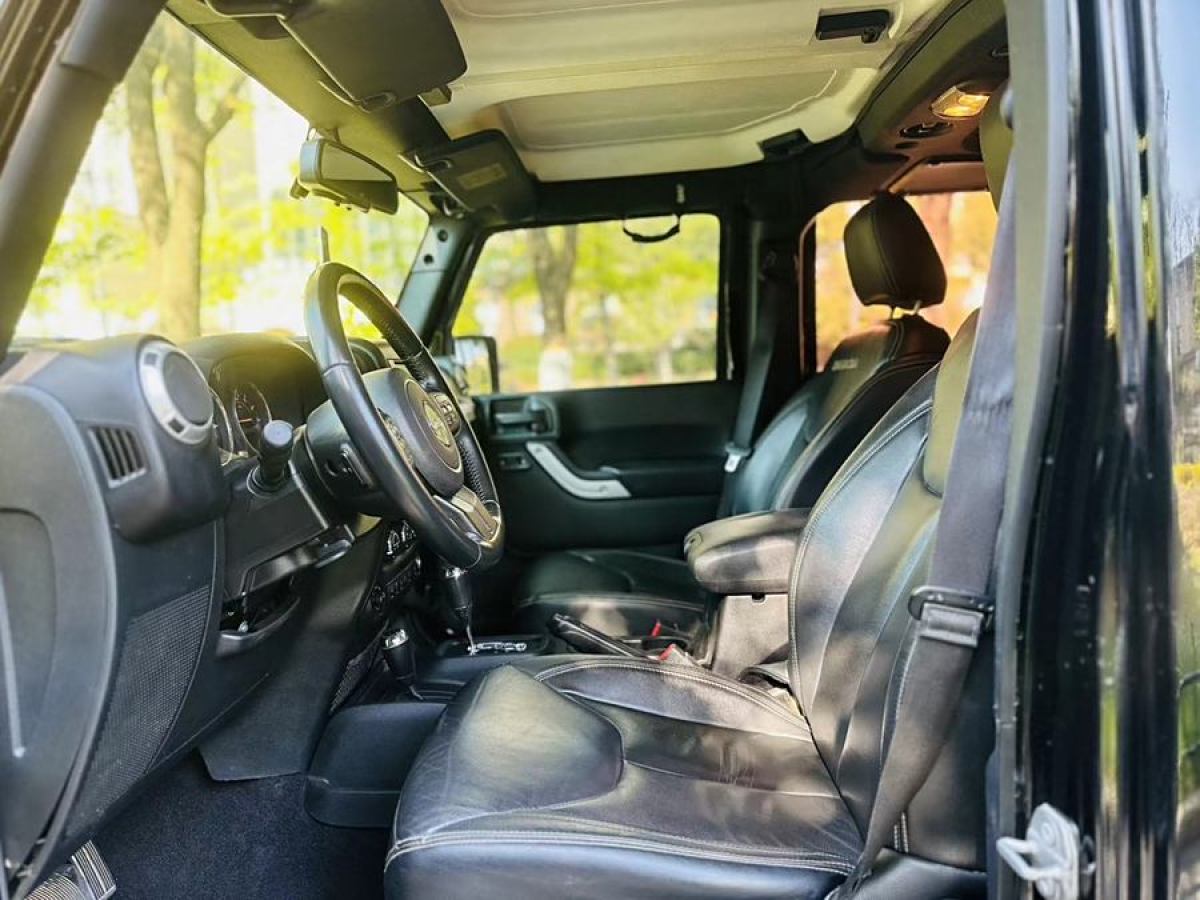 Jeep 牧马人  2017款 3.0L Sahara 四门舒享版图片