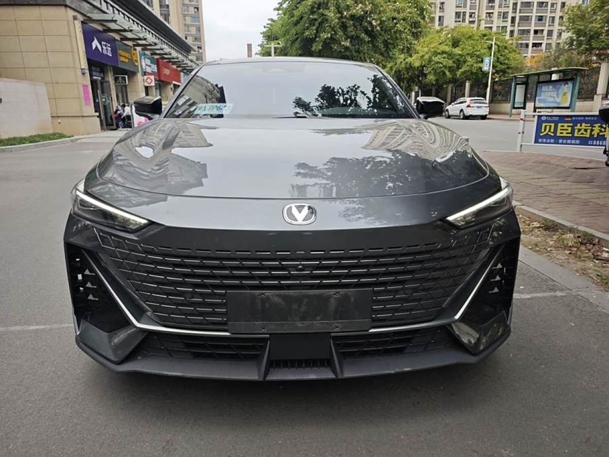 長(zhǎng)安 長(zhǎng)安UNI-V  2023款 1.5T 尊貴型圖片