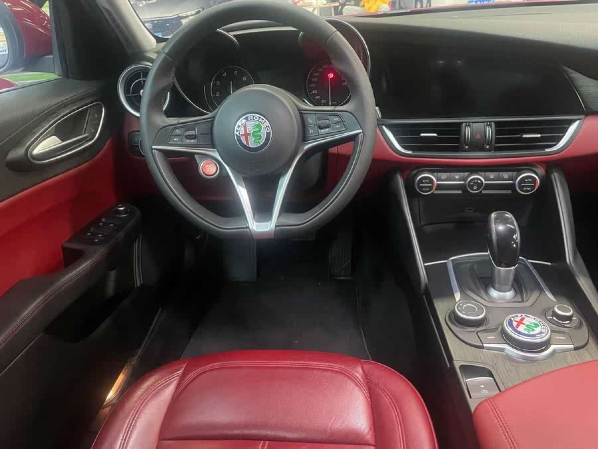 阿爾法·羅密歐 Giulia  2017款 2.0T 200HP 豪華版圖片