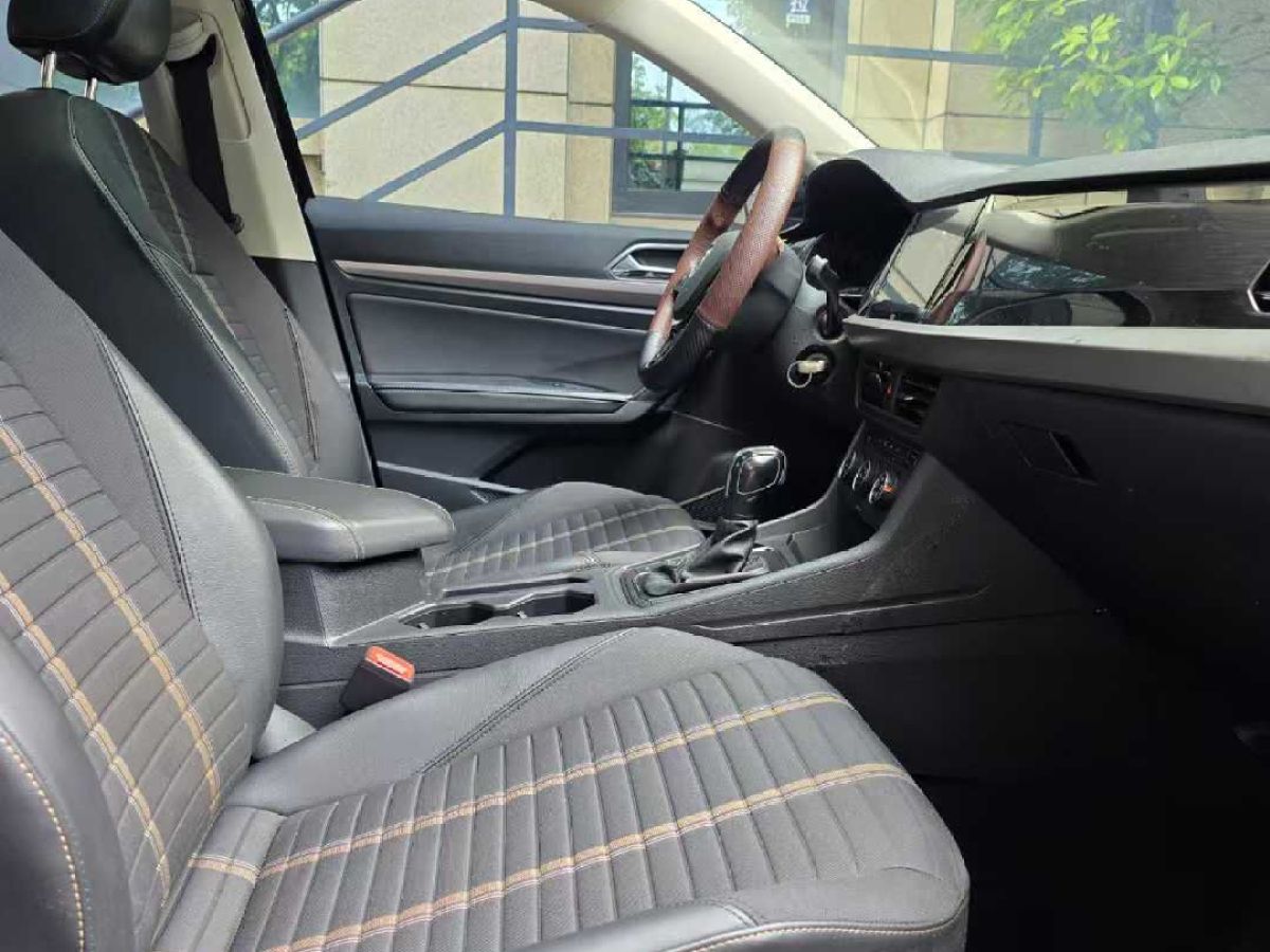 大眾 朗逸  2019款  兩廂 200TSI DSG舒適版 國(guó)VI圖片