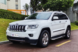 大切诺基 Jeep 3.6L 豪华导航版