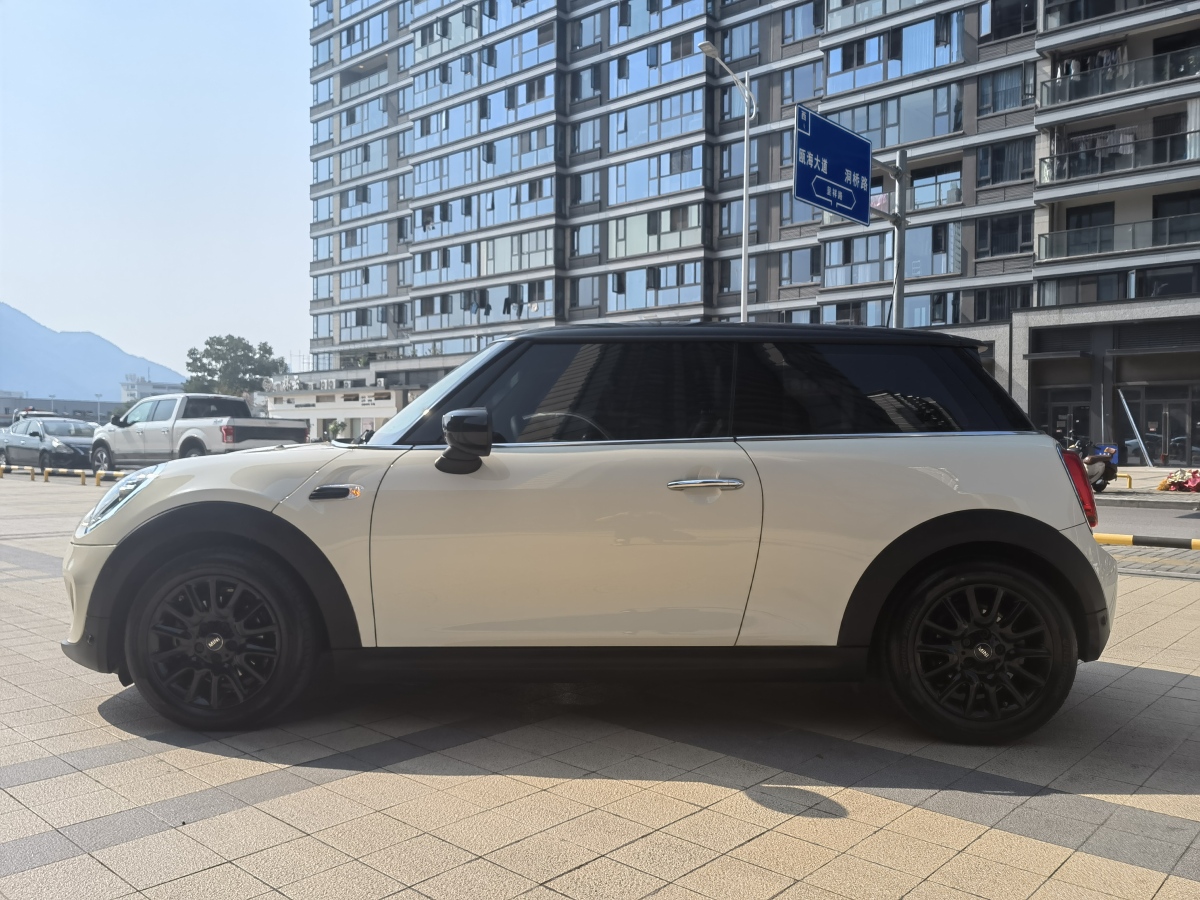 MINI MINI  2021款 1.5T COOPER 經(jīng)典派圖片