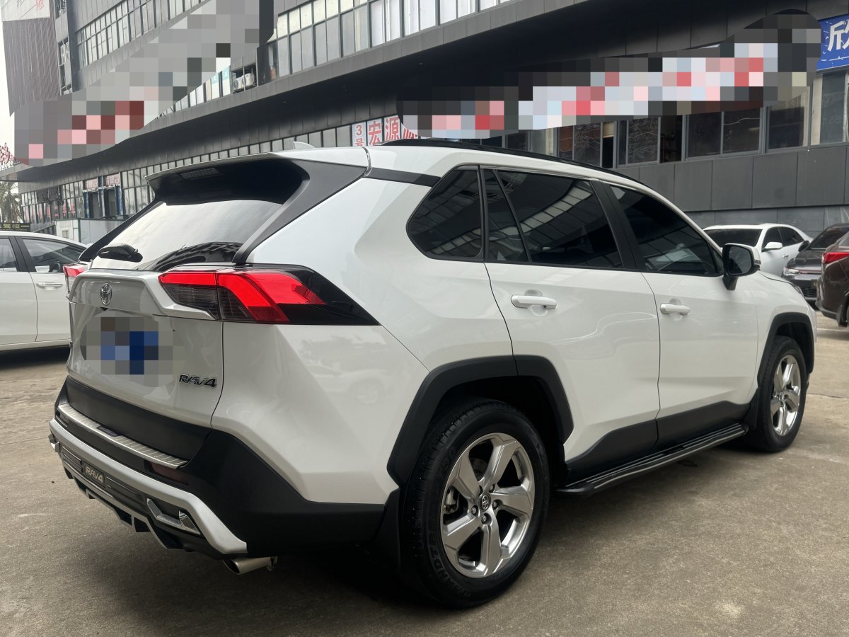 豐田 RAV4  2018款 榮放 2.0L CVT兩驅(qū)風尚版圖片