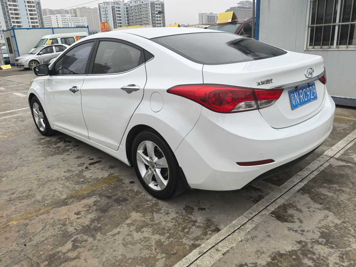 現(xiàn)代 朗動  2013款 1.6L 自動尊貴型圖片