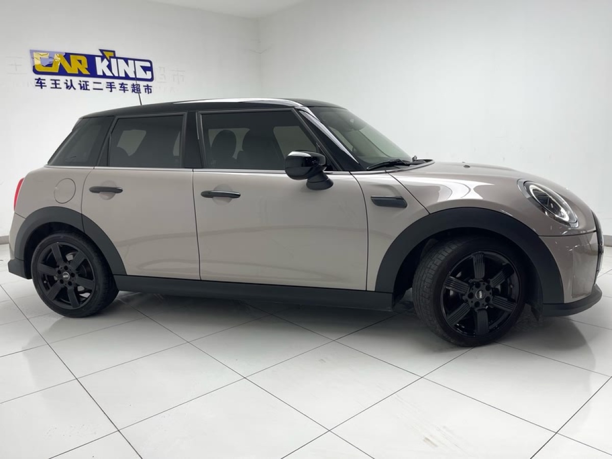 MINI MINI  2023款 改款 1.5T COOPER 藝術(shù)家 五門版圖片