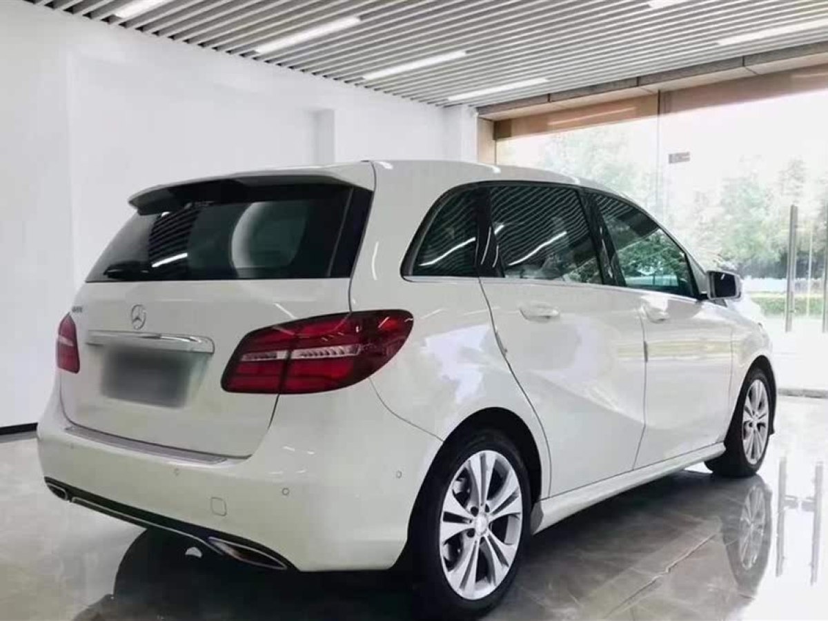 奔馳 奔馳B級(jí)  2017款 B 200 動(dòng)感型圖片