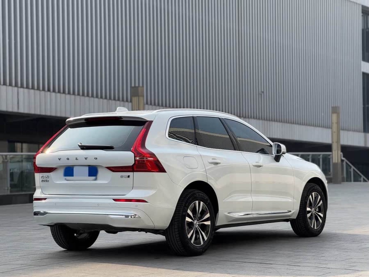 沃爾沃 XC60  2024款 B5 四驅(qū)智逸豪華版圖片
