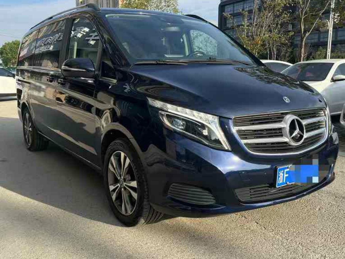 奔馳 奔馳A級  2019款  A 220 L 4MATIC 運動轎車圖片