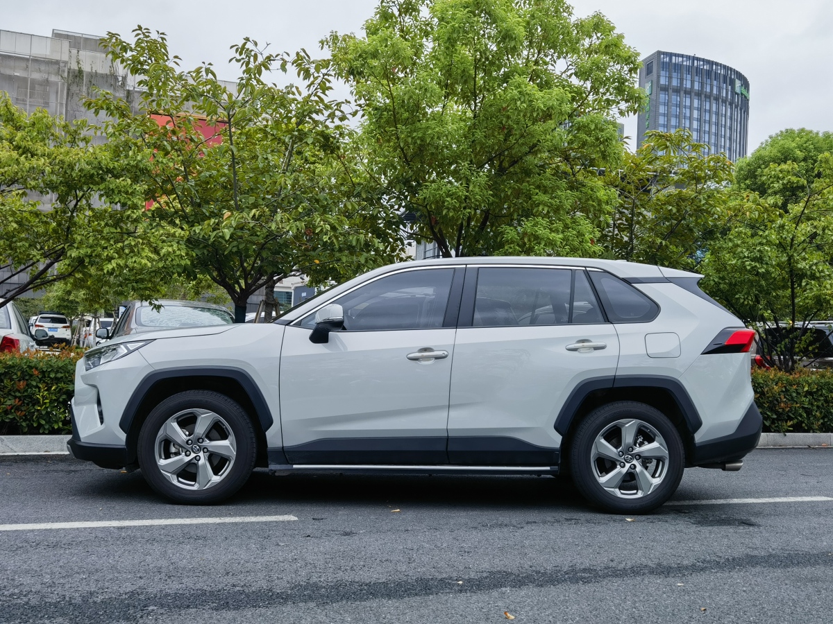 2022年6月豐田 RAV4  2018款 榮放 2.0L CVT兩驅風尚版