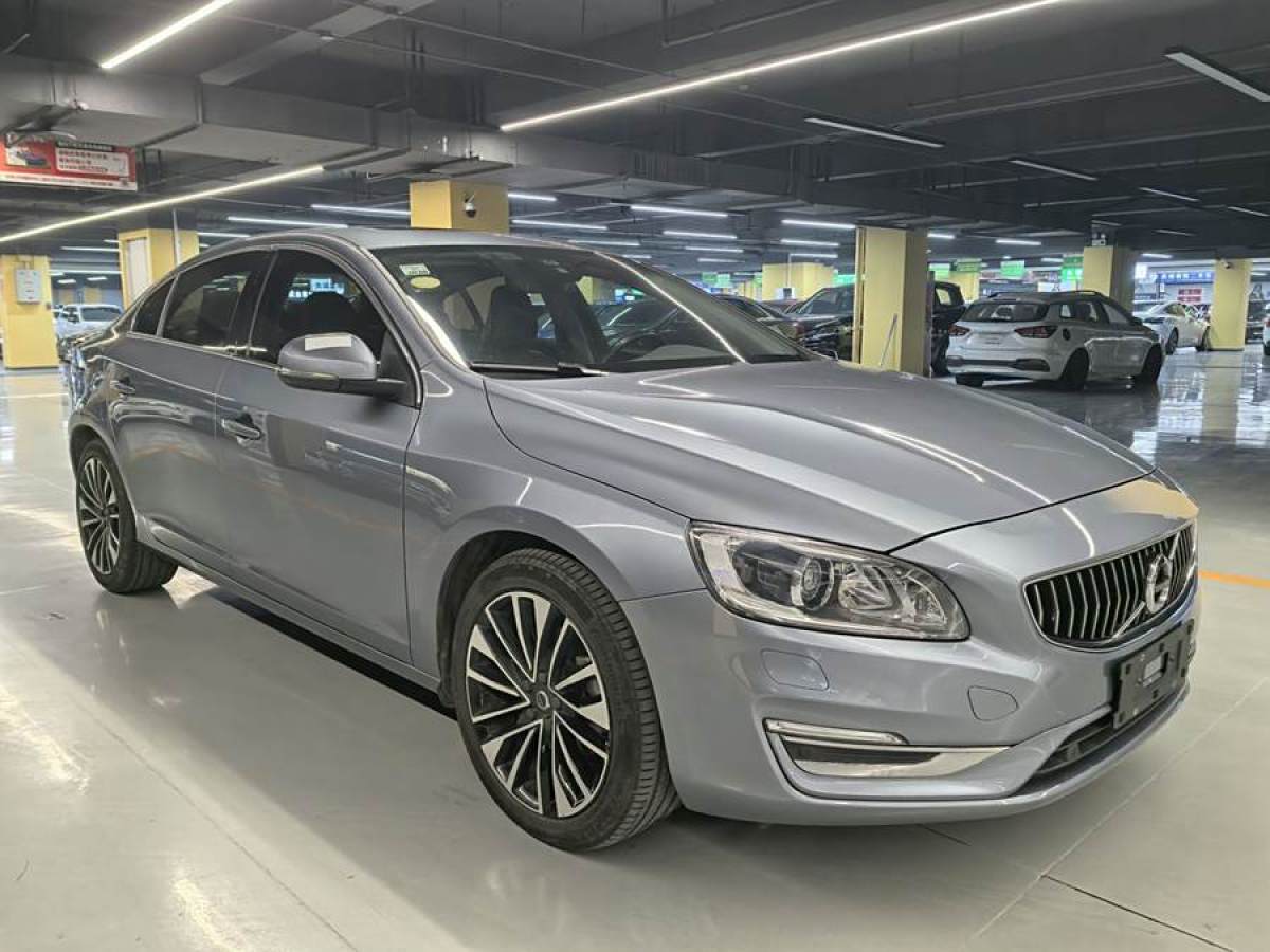 沃爾沃 S60  1448款 2.0T T5智尊版圖片