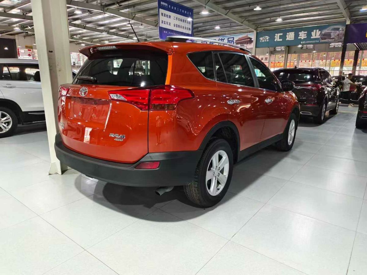 2014年1月豐田 RAV4 