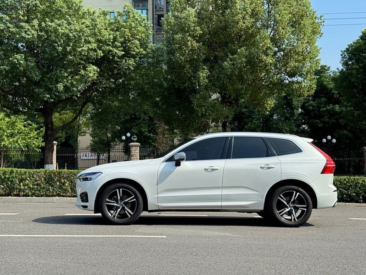 沃爾沃 XC60  2018款 T5 四驅(qū)智遠(yuǎn)運(yùn)動版圖片