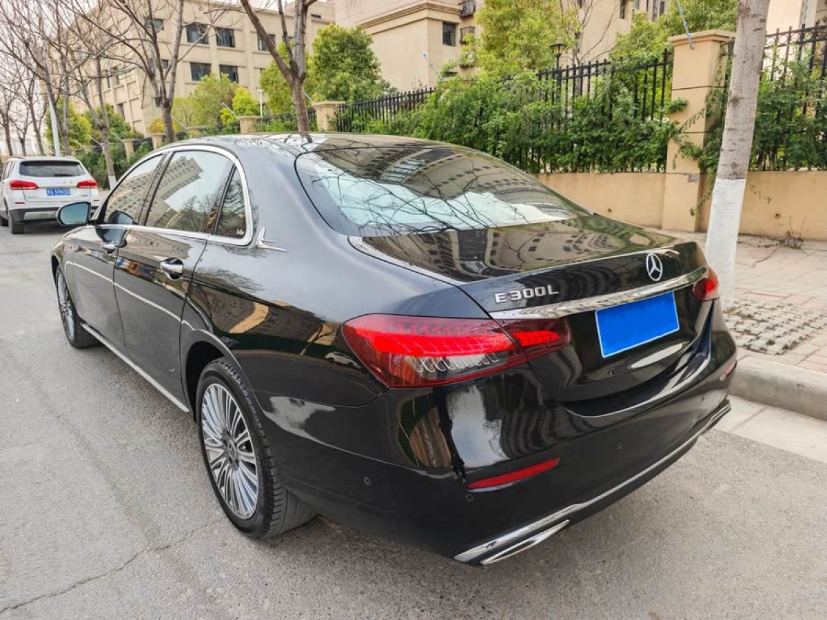 奔馳 奔馳E級(jí)  2022款 改款 E 300 L 豪華型圖片