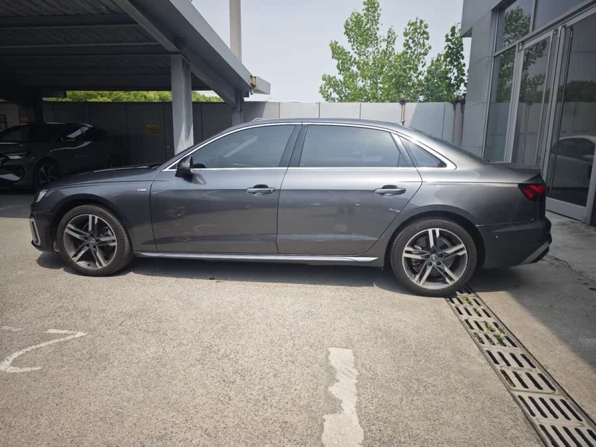 奧迪 奧迪A4L  2022款 40 TFSI 豪華動(dòng)感型圖片
