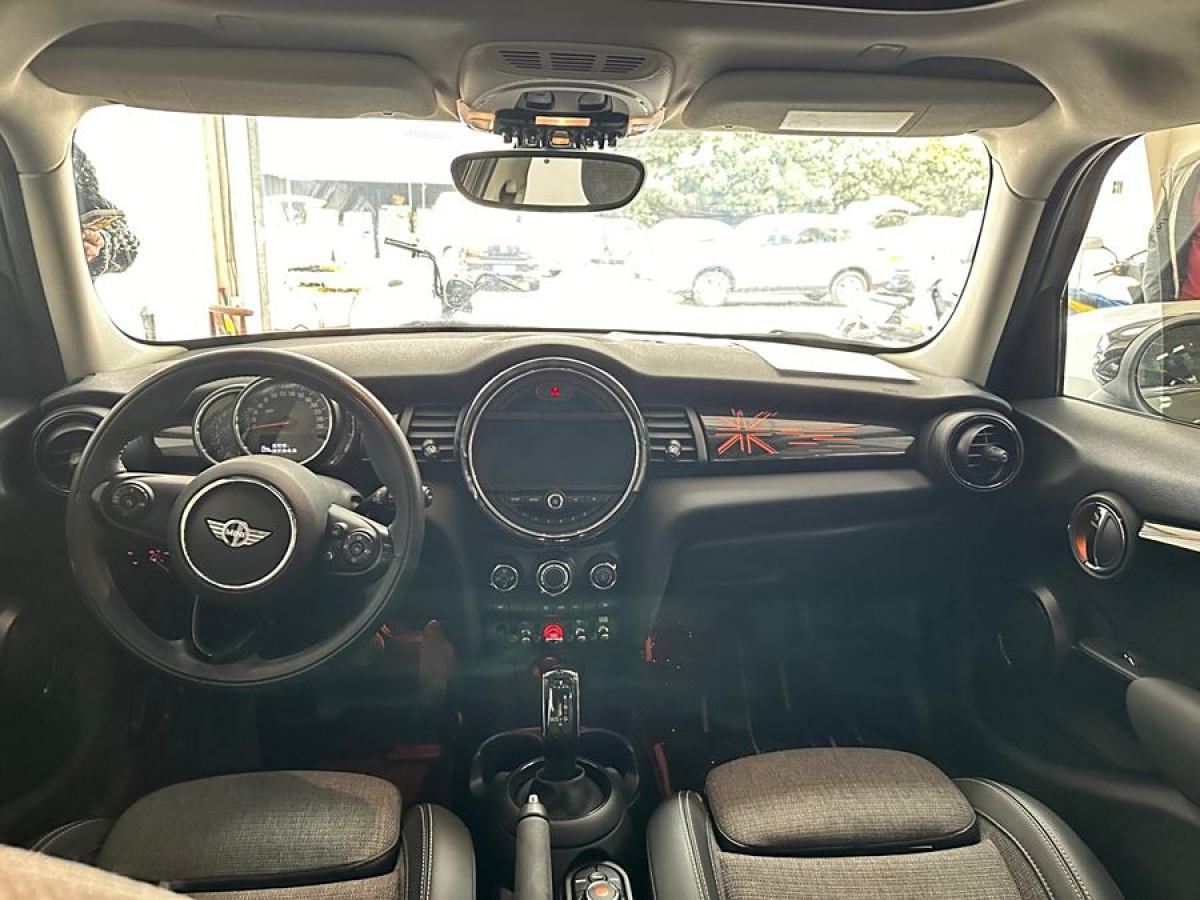 MINI MINI  2018款 1.5T COOPER 經(jīng)典派 五門版圖片