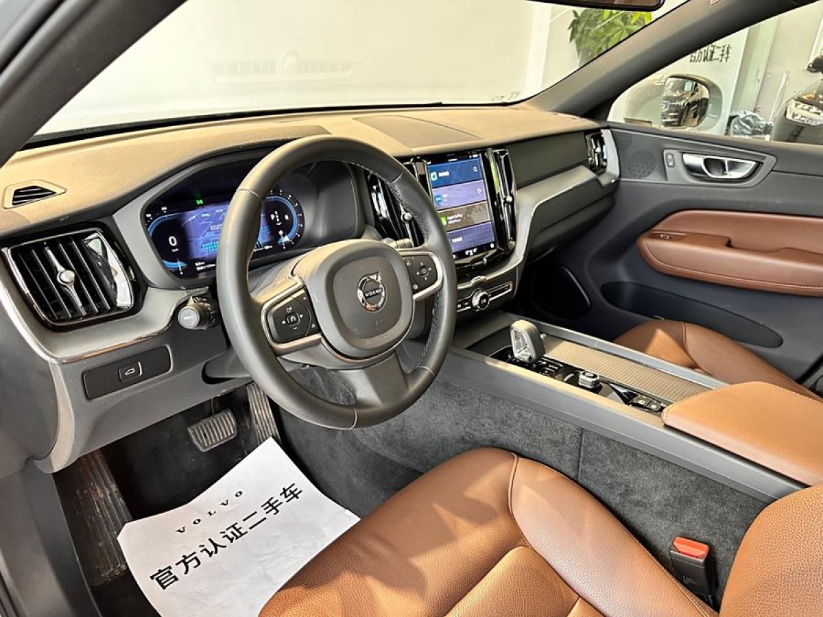 沃爾沃 XC60  2024款 B5 四驅(qū)智逸豪華版圖片