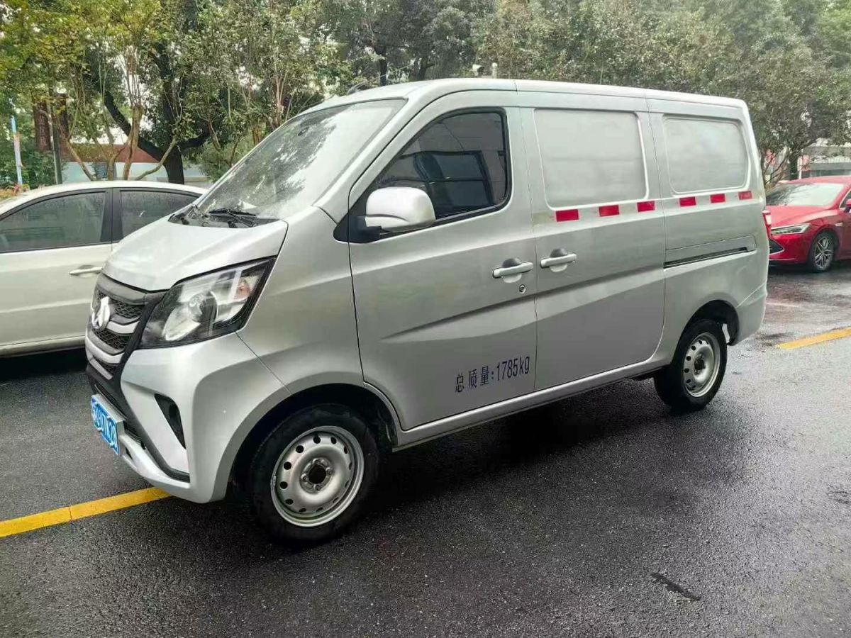 長(zhǎng)安 長(zhǎng)安X7 PLUS  2024款 1.5T 手動(dòng)尊尚型 7座圖片