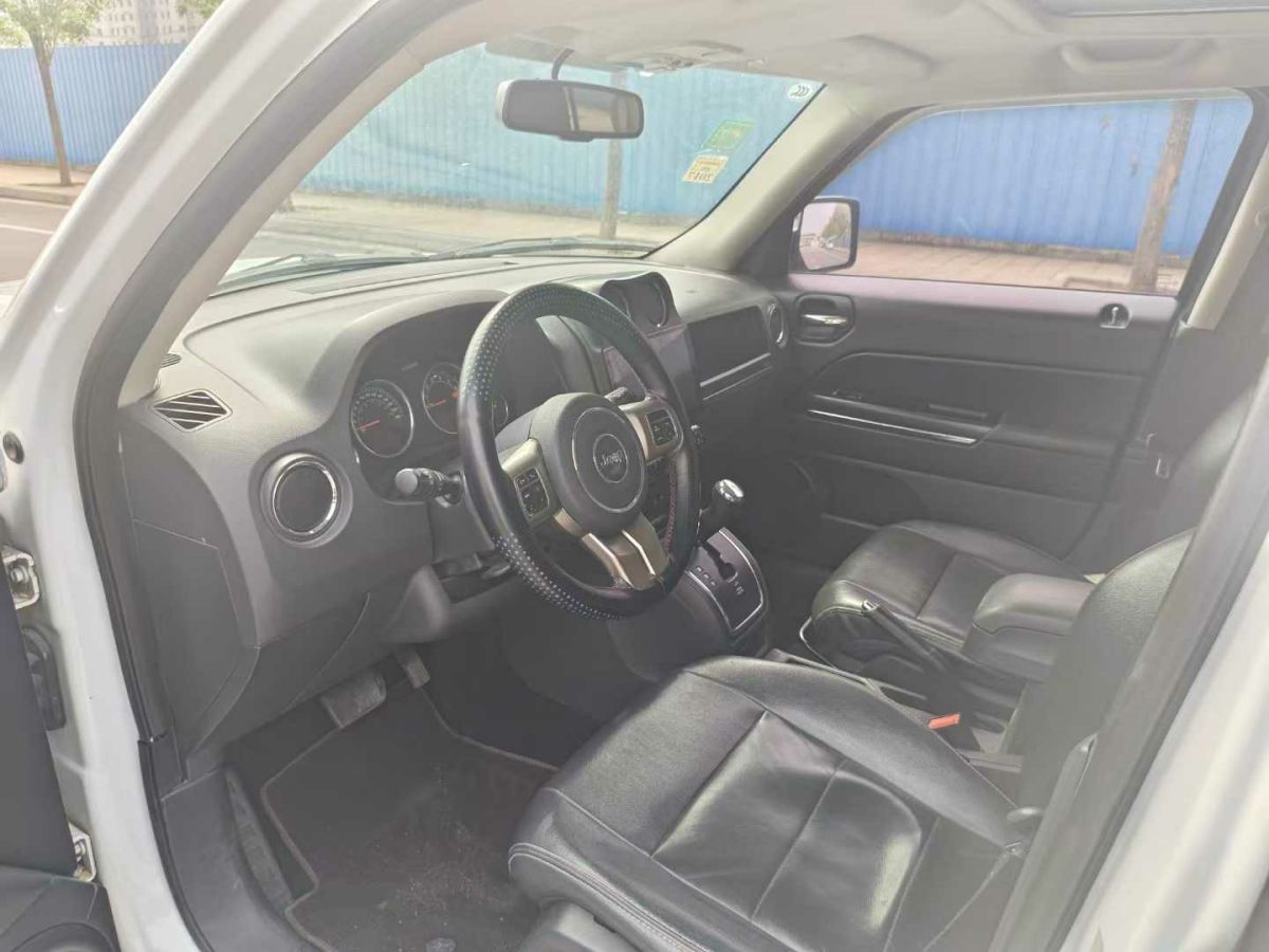 Jeep 自由客  2015款 2.4L 豪華導航版圖片