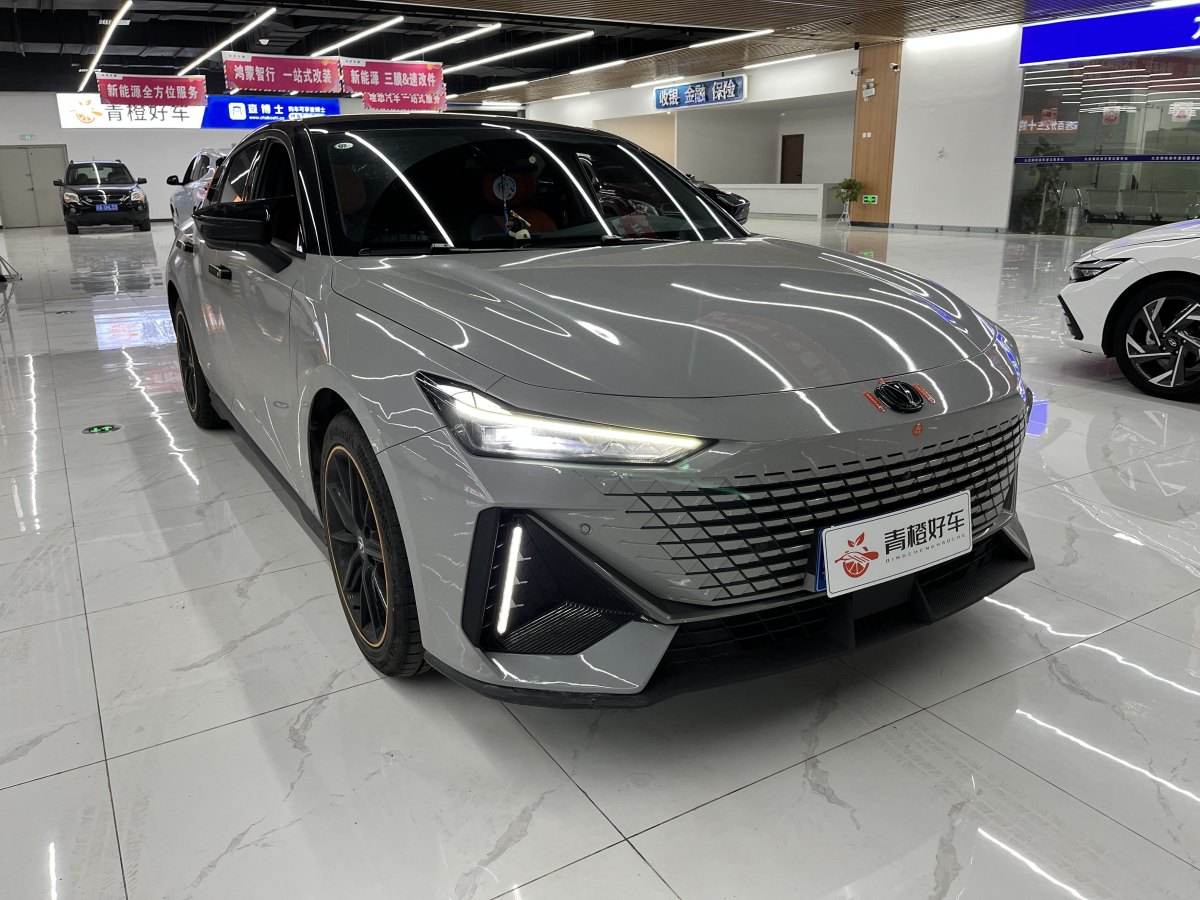 長(zhǎng)安 長(zhǎng)安UNI-V  2022款 1.5T 尊貴型圖片