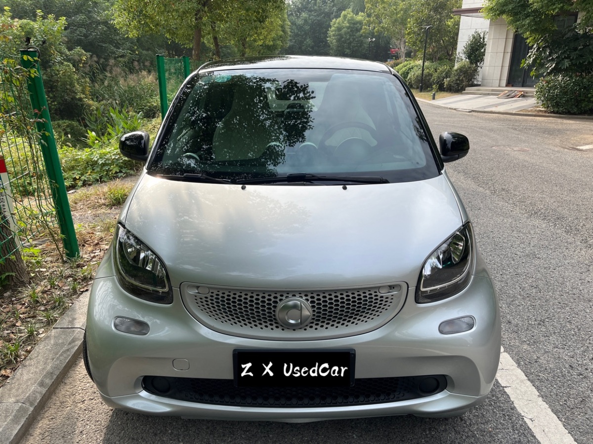 2016年10月smart fortwo  2015款 1.0L 52千瓦硬頂激情版