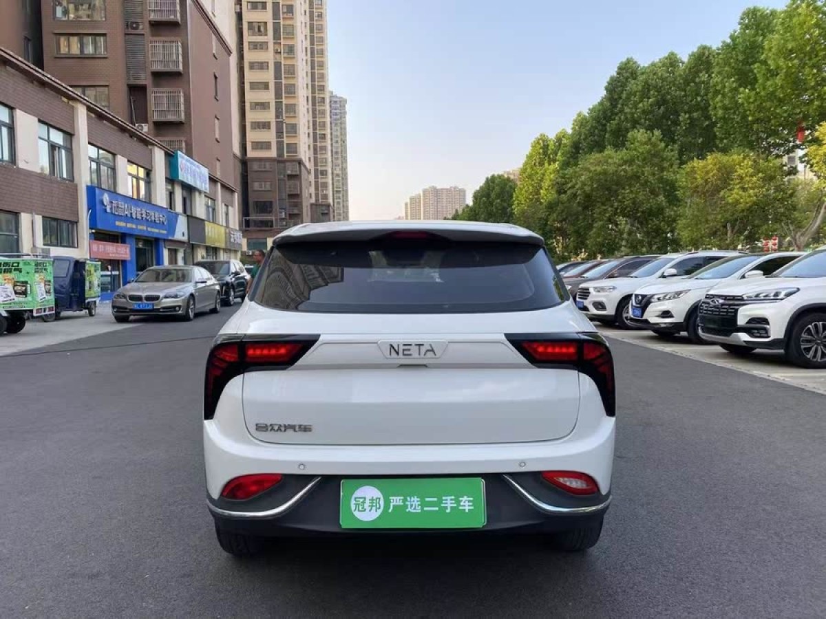 哪吒 哪吒V  2022款 潮 400 Lite 粉色定制款圖片