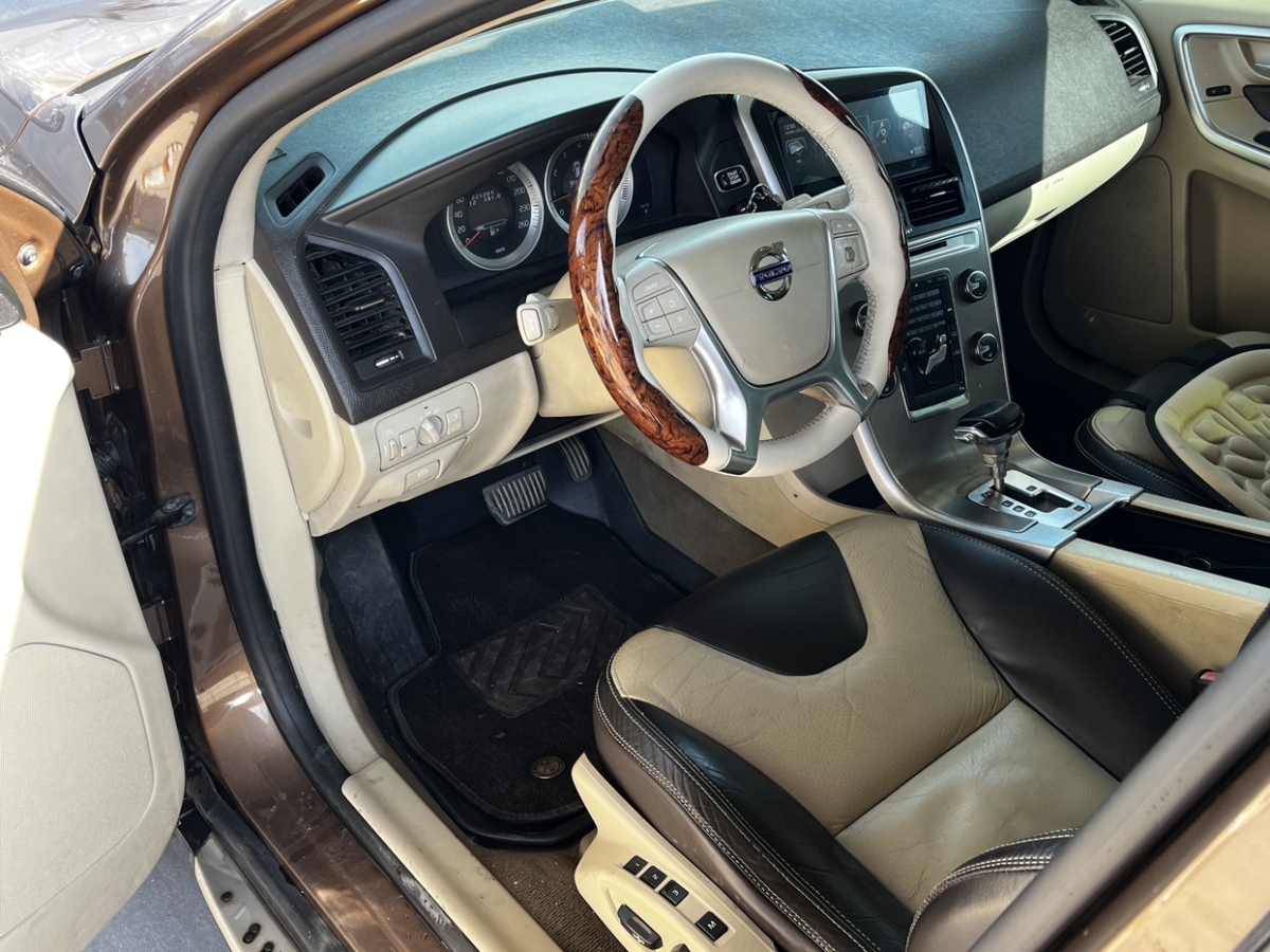 沃爾沃 XC60  2015款 T5 智進(jìn)版圖片