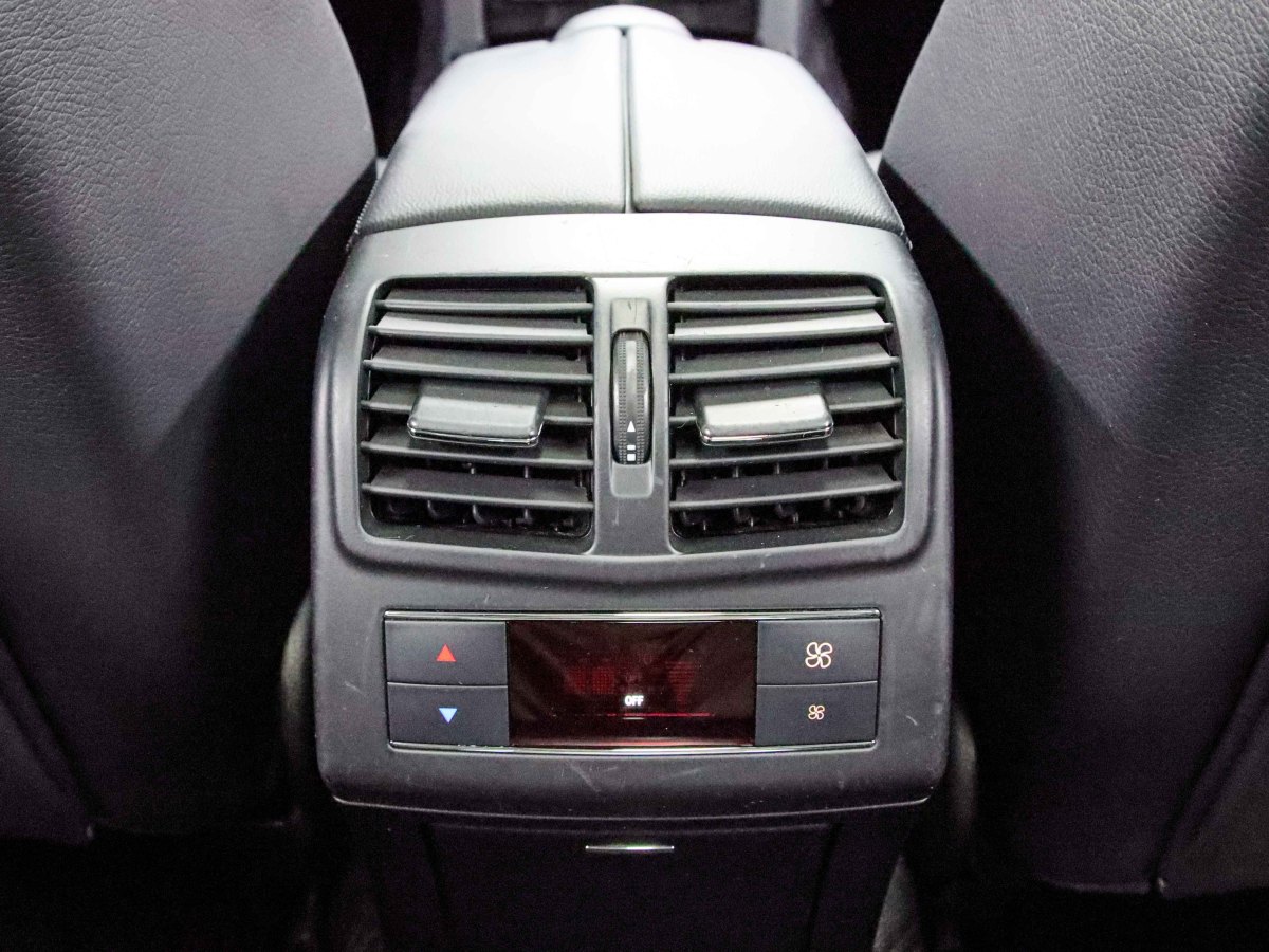 奔驰 奔驰E级  2010款 E 300 时尚型豪华版图片