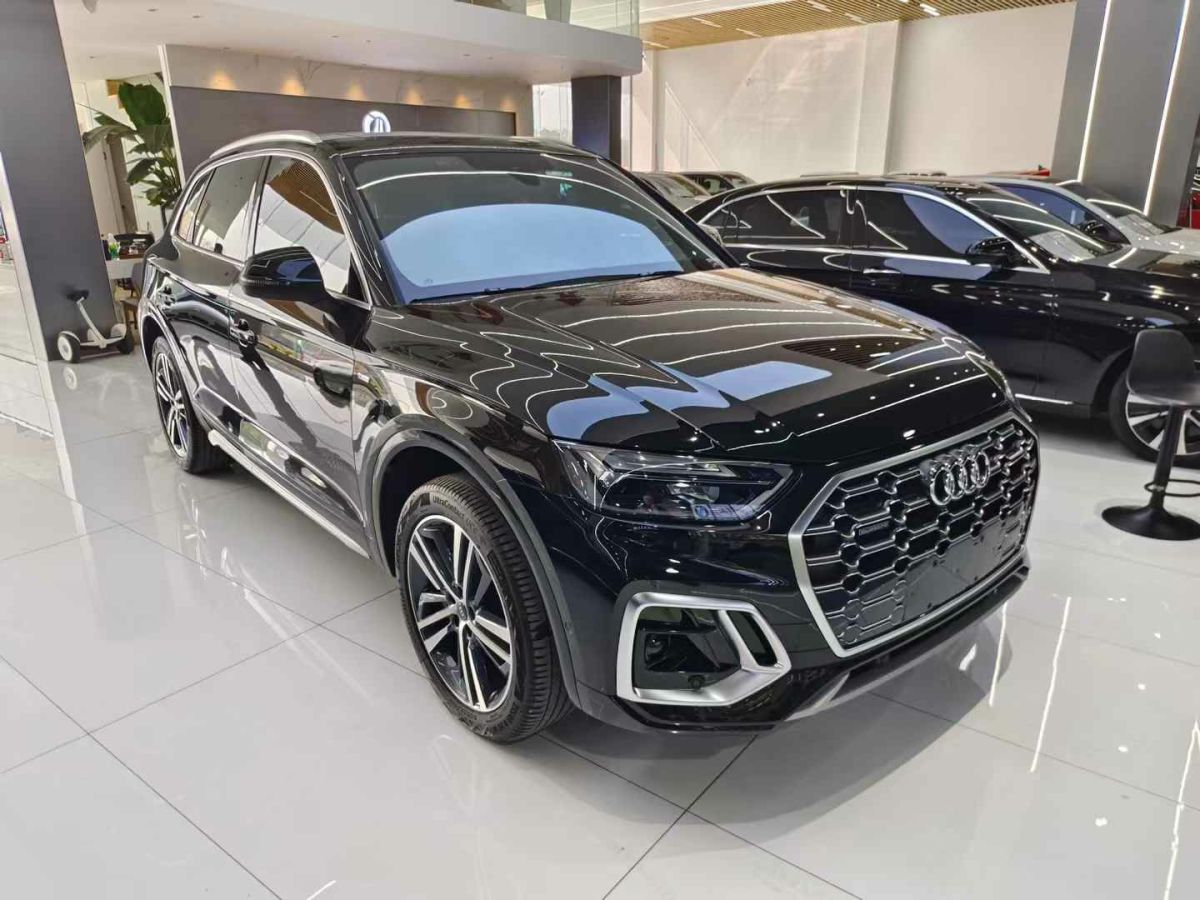 奧迪 奧迪Q5 e-tron  2022款 40 e-tron 星耀型 機(jī)甲套裝圖片