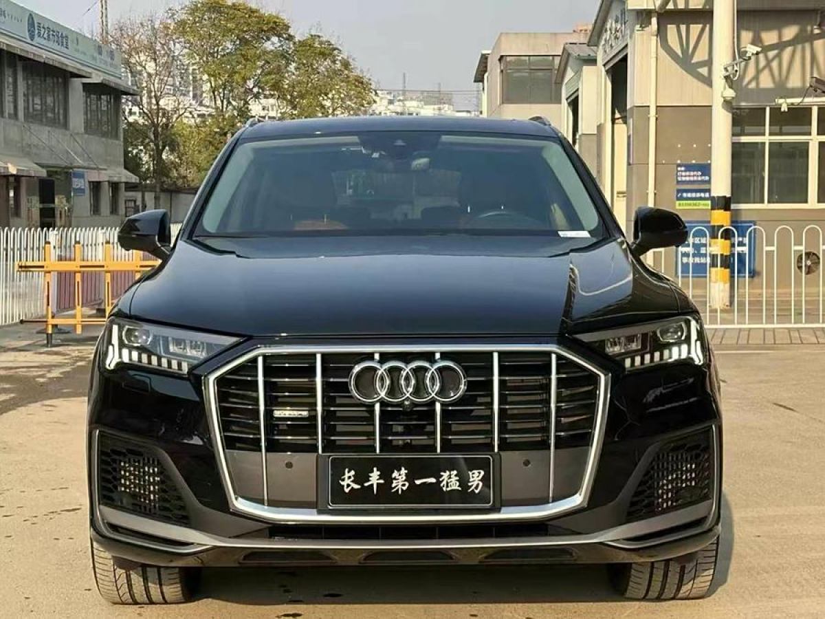 2021年10月奧迪 奧迪Q7  2024款 55 TFSI quattro S line運(yùn)動(dòng)型