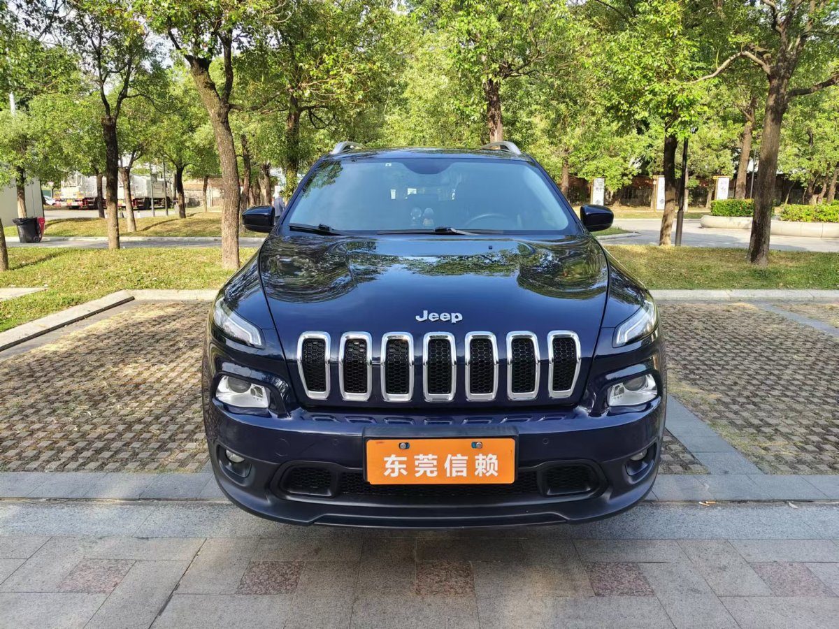 Jeep 自由光  2016款 2.0L 優(yōu)越版圖片