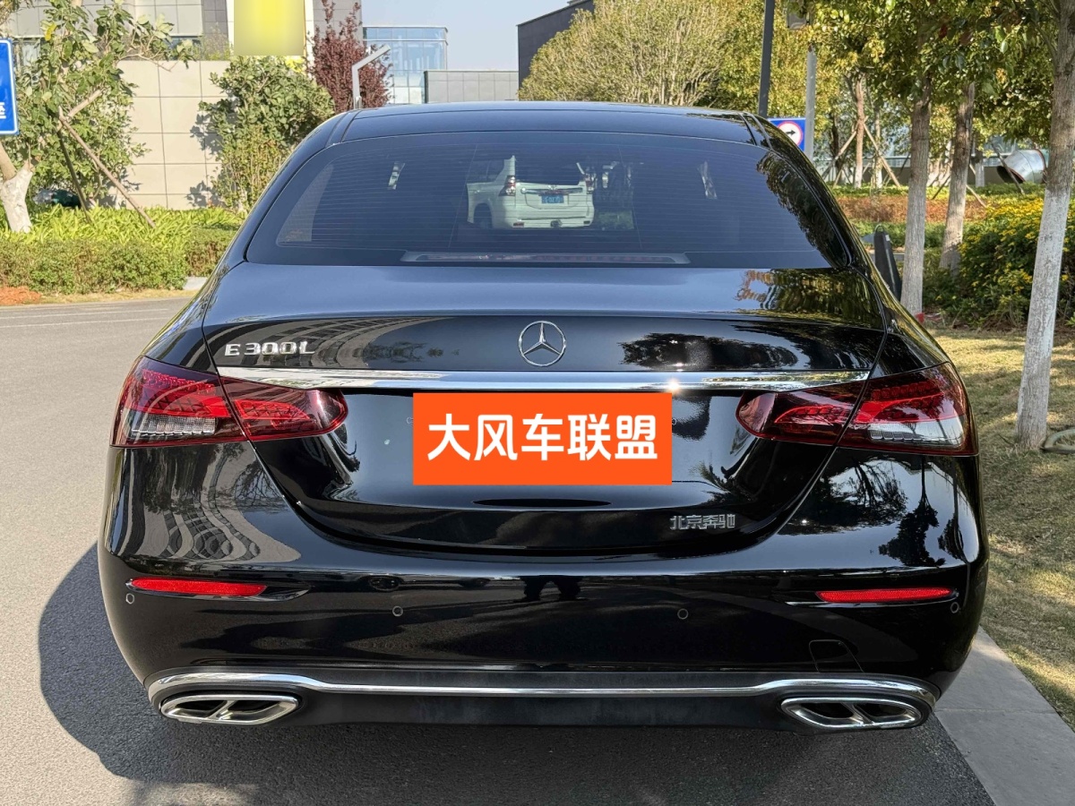 奔馳 奔馳E級(jí)  2022款 改款 E 300 L 時(shí)尚型圖片