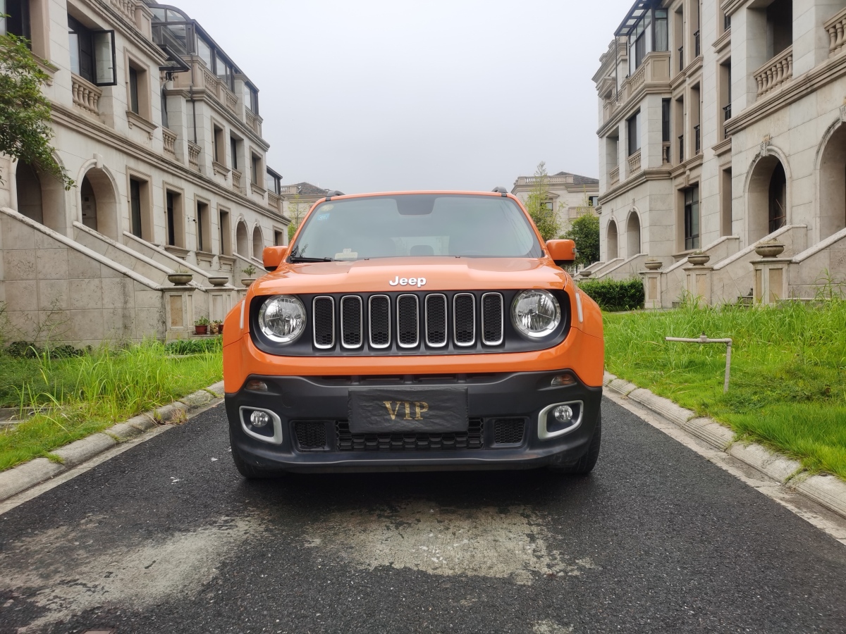 jeep橘色自由侠图片