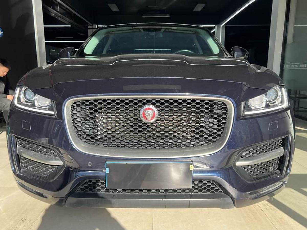 捷豹 F-PACE  2016款 2.0T 兩驅(qū)R-Sport運動版圖片