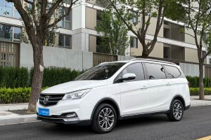 730 寶駿 1.5L 手動(dòng)時(shí)尚型 7座 國VI
