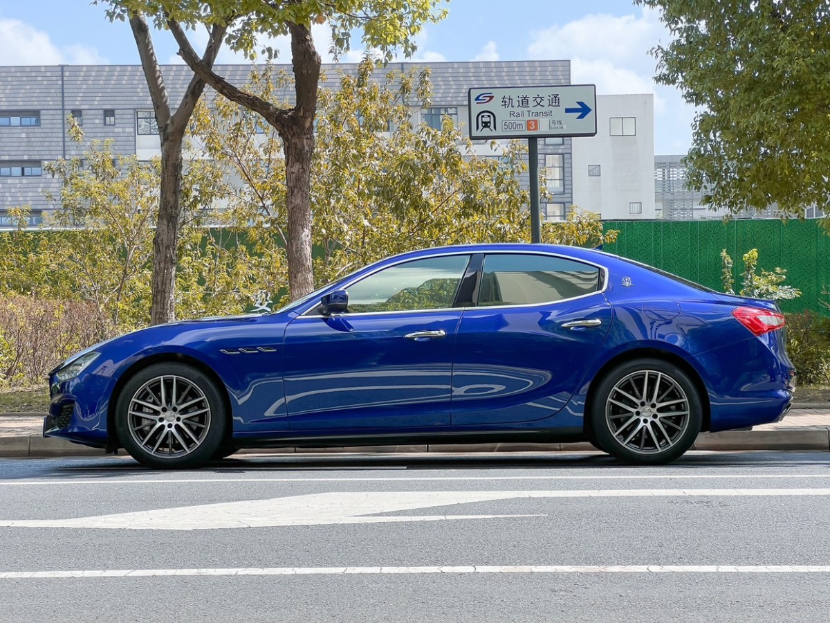 瑪莎拉蒂 Ghibli  2019款  3.0T 350Hp 標(biāo)準(zhǔn)版圖片