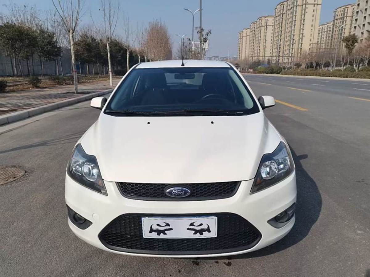 福特 福克斯  2013款 兩廂經(jīng)典 1.8L 手動(dòng)基本型圖片